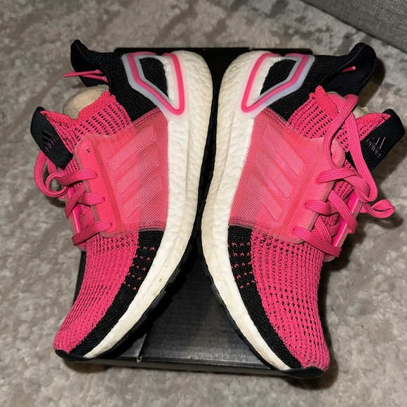 Excellent Condition Adidas UltraBoost 19W women’s tennis shoes. - Picture 6 of 7